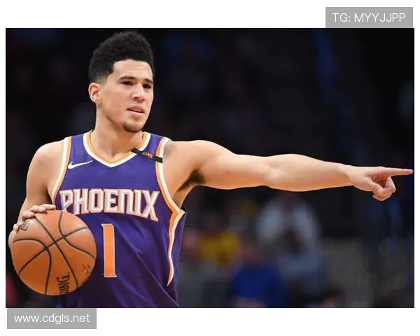 德文·布克引领太阳队崛起之路,携手年轻力量共铸辉煌 德文·布克引领太阳队崛起之路,携手年轻力量共铸辉煌