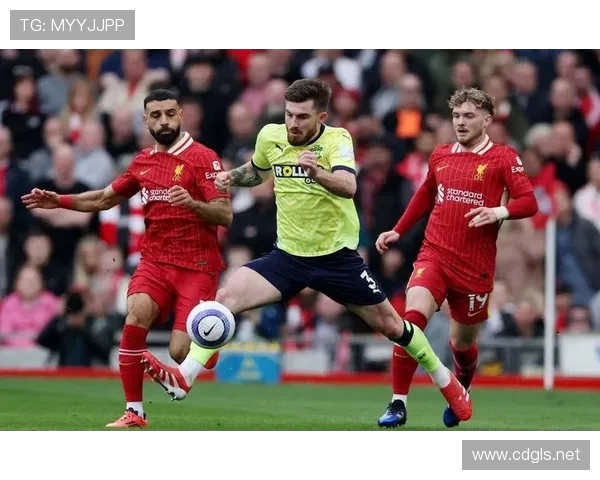 曼城迎战利物浦:英超劲旅对决,争夺顶级荣誉的激烈较量 曼城迎战利物浦:英超劲旅对决,争夺顶级荣誉的激烈较量