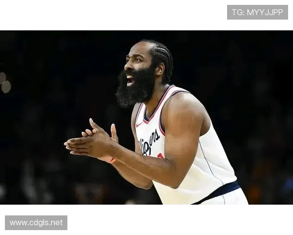 詹姆斯哈登再度引爆全场展现精湛控球与进攻艺术引领球队走向胜利