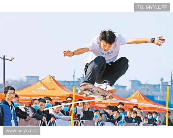 西安极限运动队勇闯滑板精英赛展现逆袭精神与团队风采