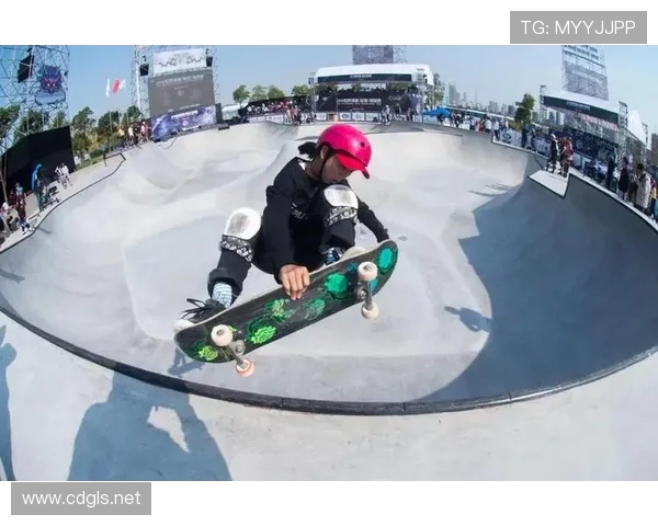 西安街舞队在滑板精英赛中以54分稳居积分榜首位