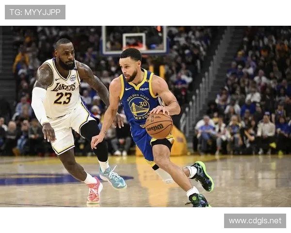 湖人勇士巅峰对决再燃战火詹姆斯库里领衔上演荣耀争锋 湖人勇士巅峰对决再燃战火詹姆斯库里领衔上演荣耀争锋