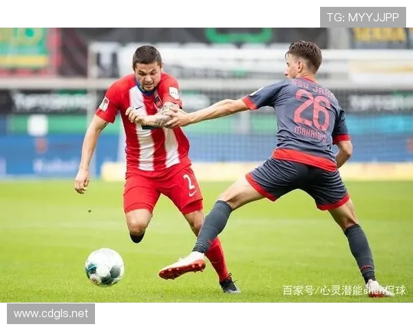 奥斯纳与海登的精彩对决揭示足球战术与团队合作的深刻内涵